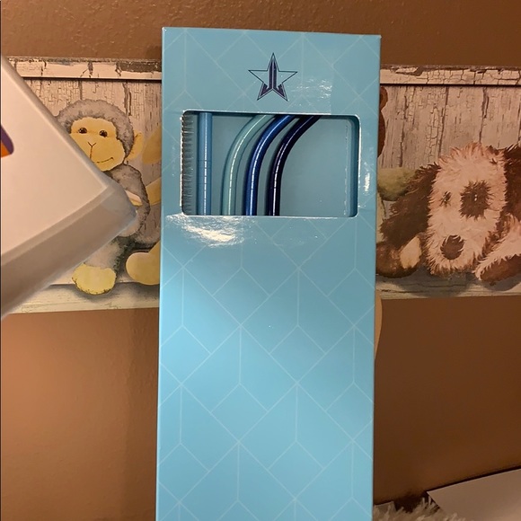 Jeffree Star Other - Jeffree Star 4 piece reusable drinking straw set